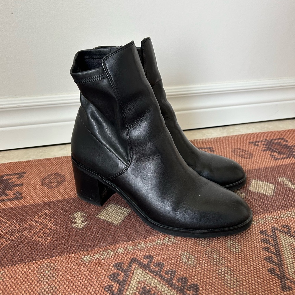 Aldo Black Ankle Boots Sleek Design